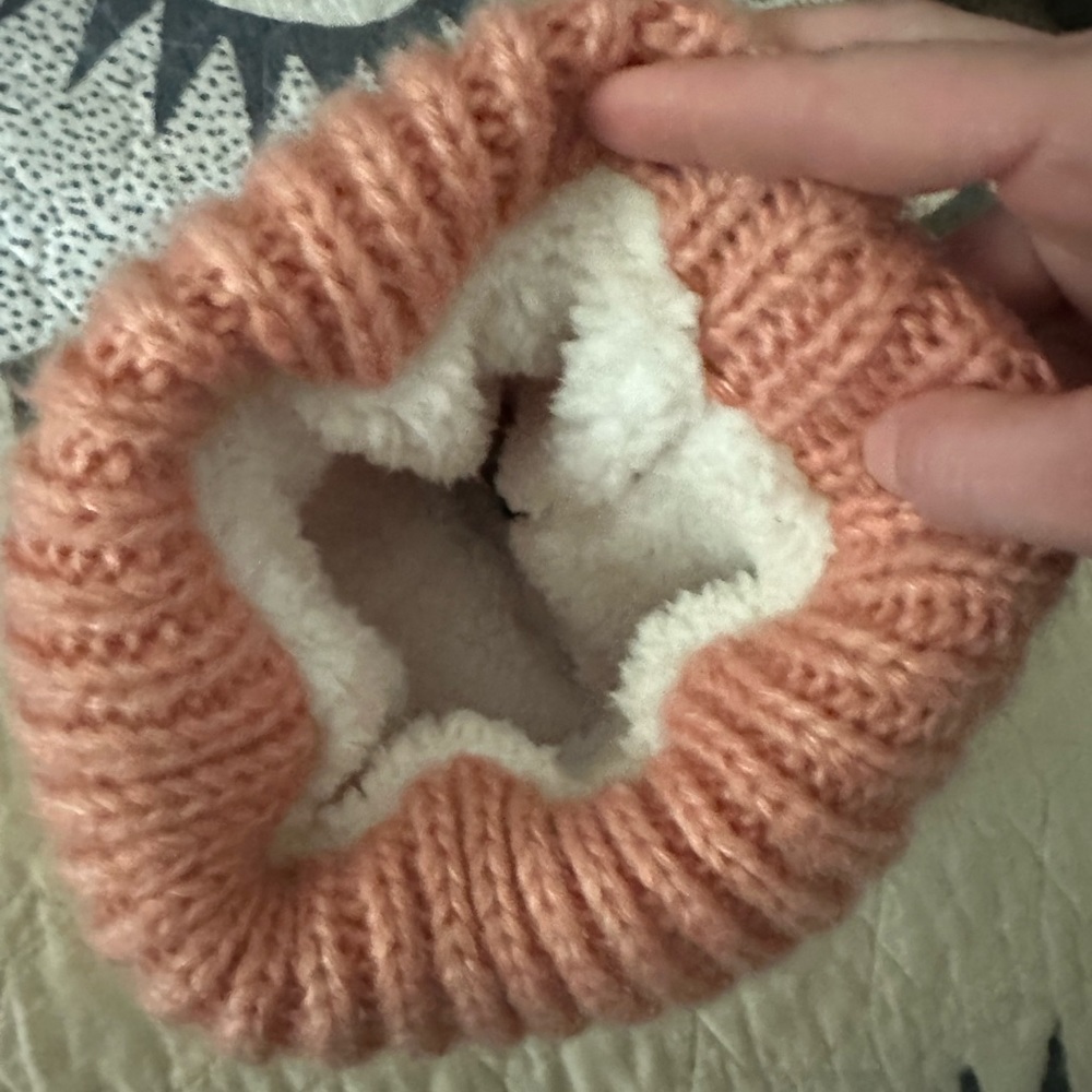 Burton Women’s Pretty Pink Winter Beanie - Picture 4 of 4